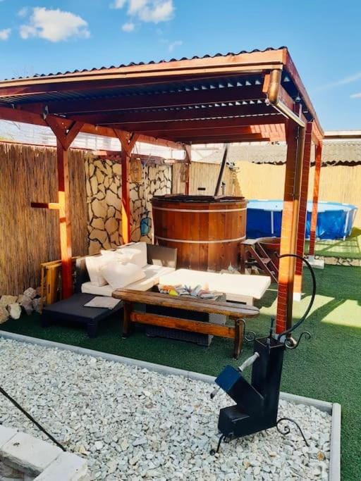 Garden, Hot Tub