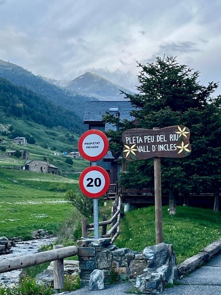 Nearby landmark, Neighbourhood, Natural landscape, Mountain view