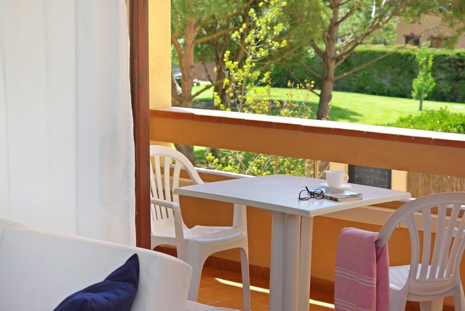 Garden, Seating area, Garden view