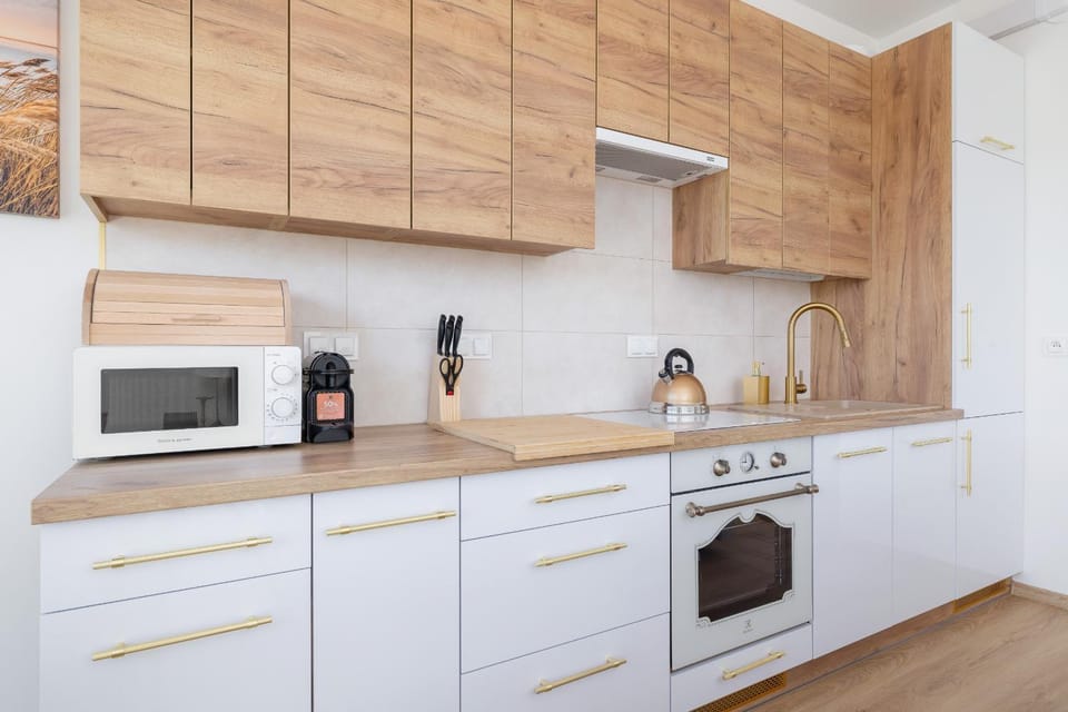 Coffee/tea facilities, Kitchen or kitchenette, dishwasher, oven, stove, toaster