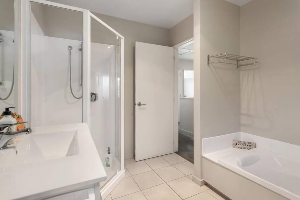 Handy Riccarton Hagley Park CBD 10 Mins House in Christchurch
