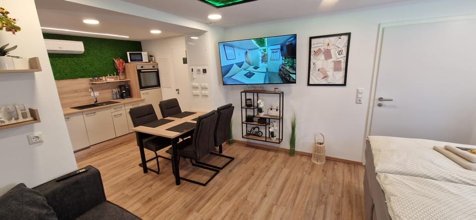Kitchen or kitchenette, Photo of the whole room, Dining area