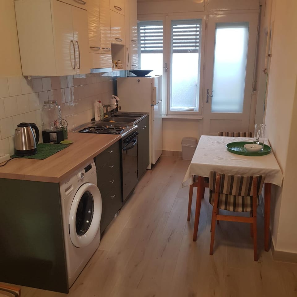 Dining area, kitchen