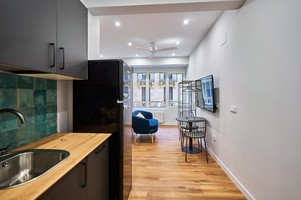 Kitchen or kitchenette, City view