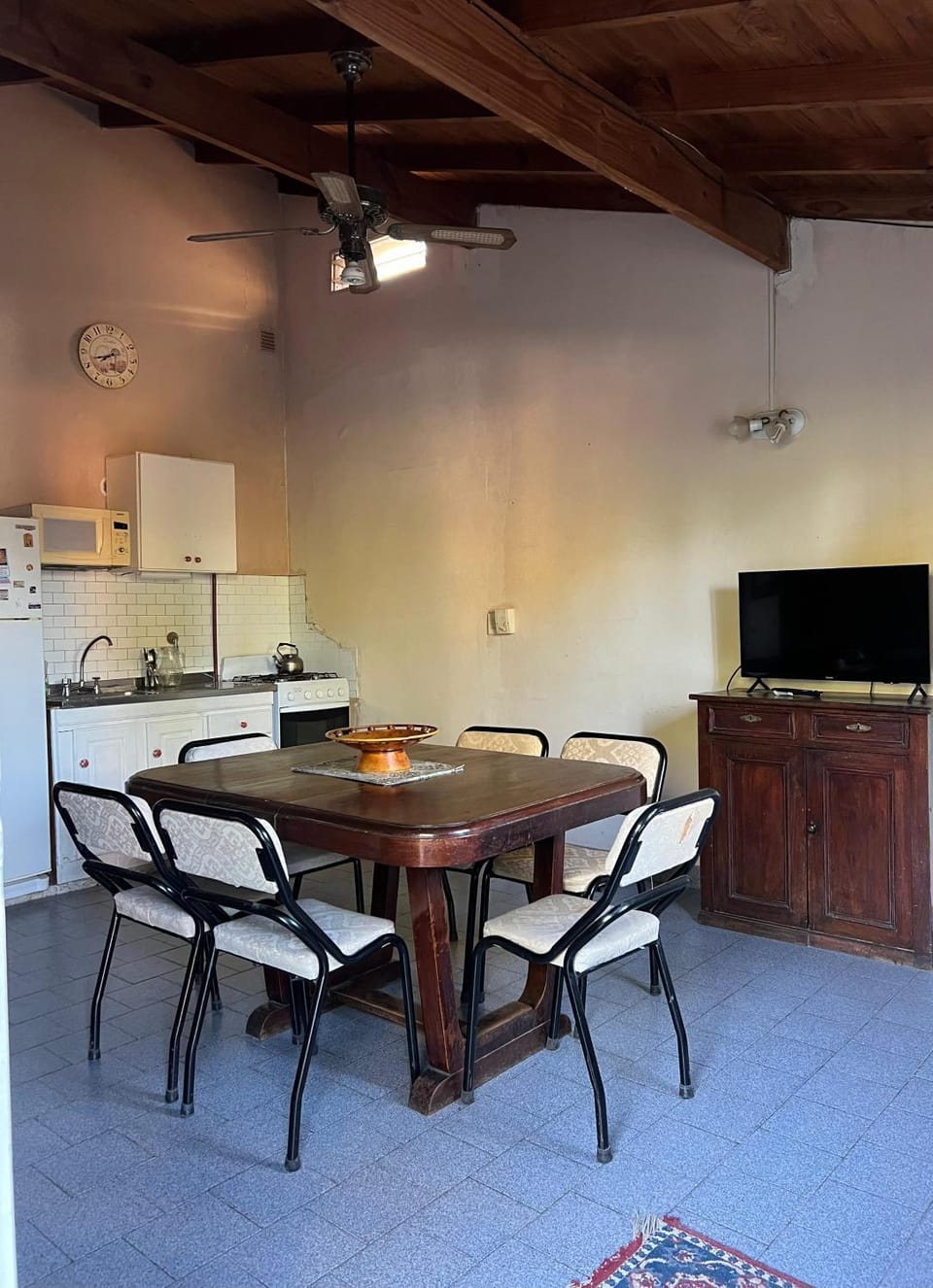 TV and multimedia, Kitchen or kitchenette, Dining area, oven, pet friendly, stove