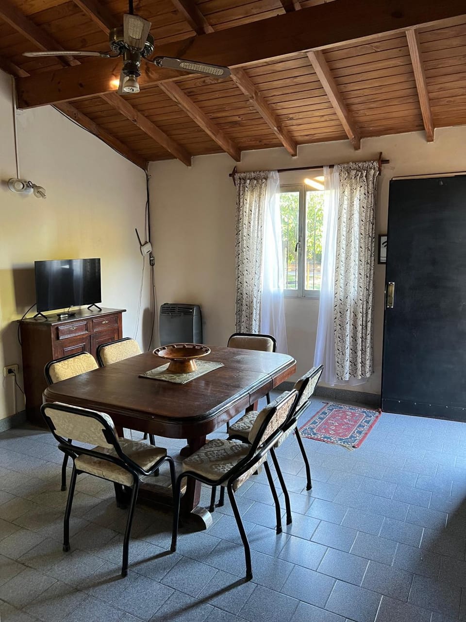 Communal lounge/ TV room, TV and multimedia, Living room, Seating area, Dining area, Evening entertainment
