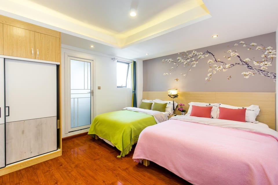 Bed, Photo of the whole room, wardrobe