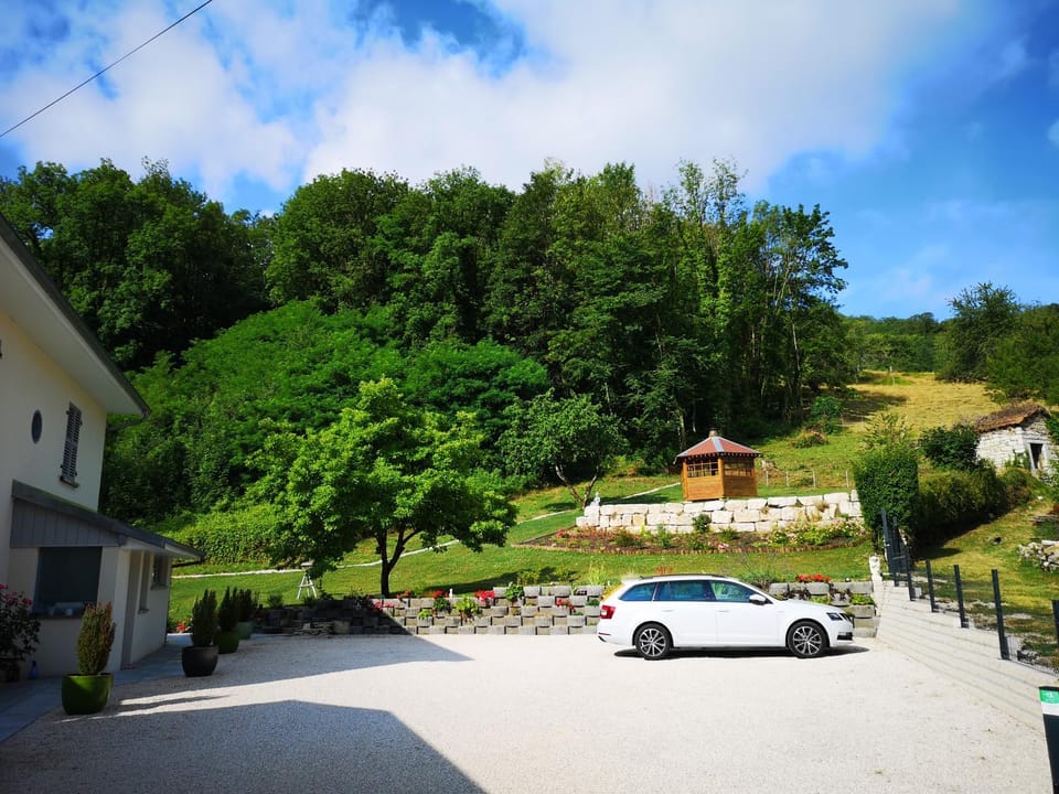 Day, Garden view, Parking