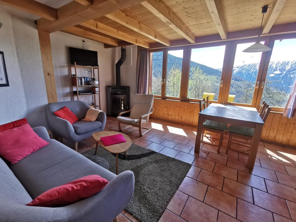 TV and multimedia, Living room, fireplace