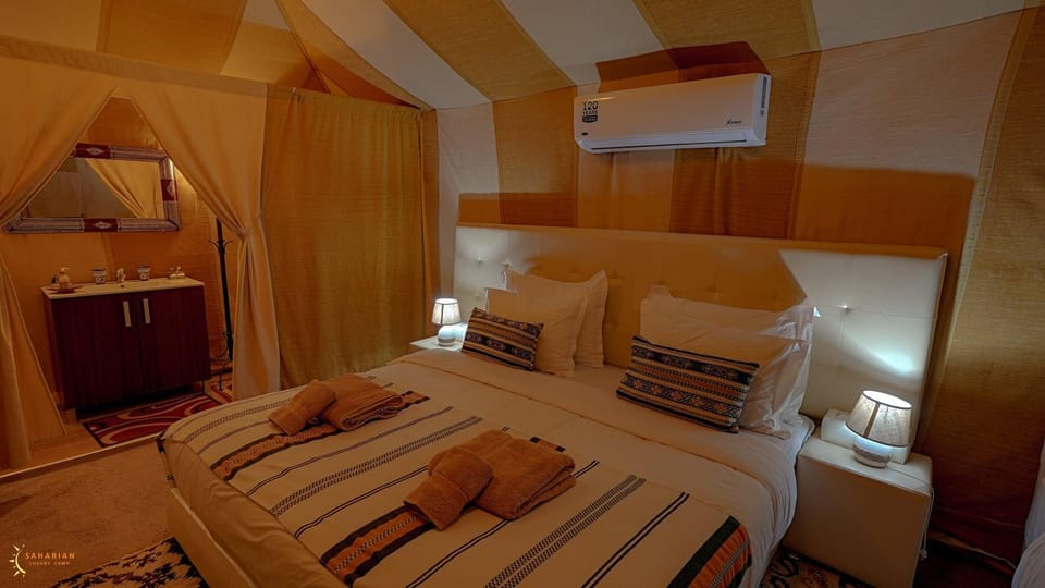 Bed, Photo of the whole room, Bedroom, towels, air conditioner