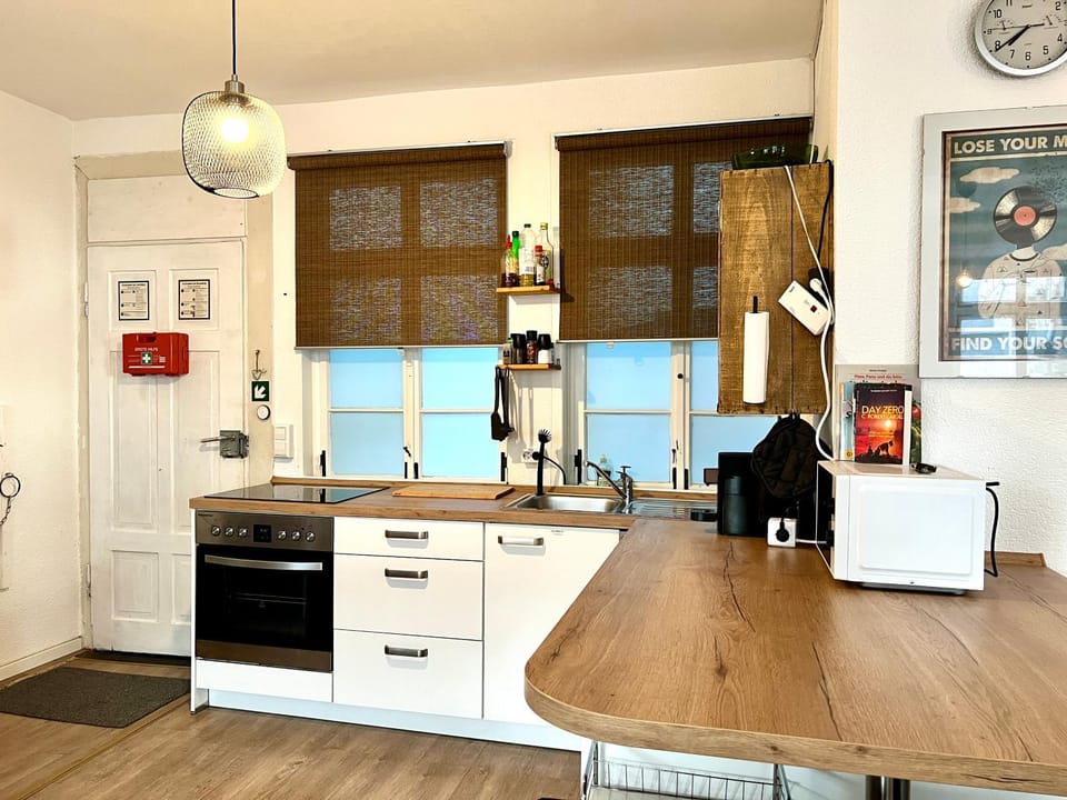 Kitchen or kitchenette, microwave, oven, stove