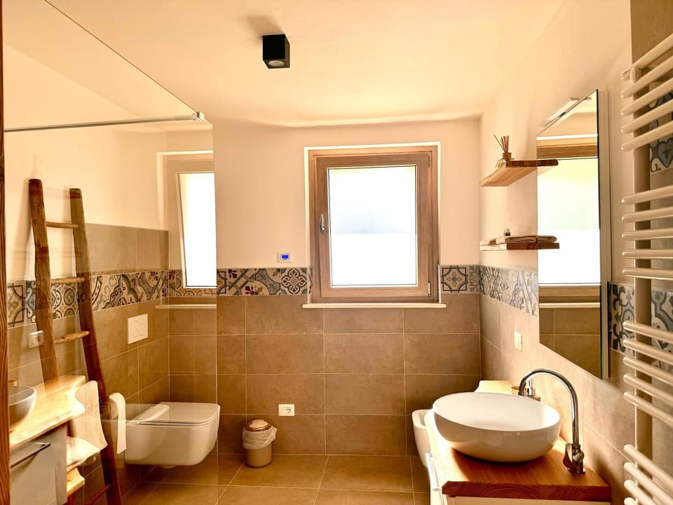 Shower, Toilet, Bathroom, bidet, towels