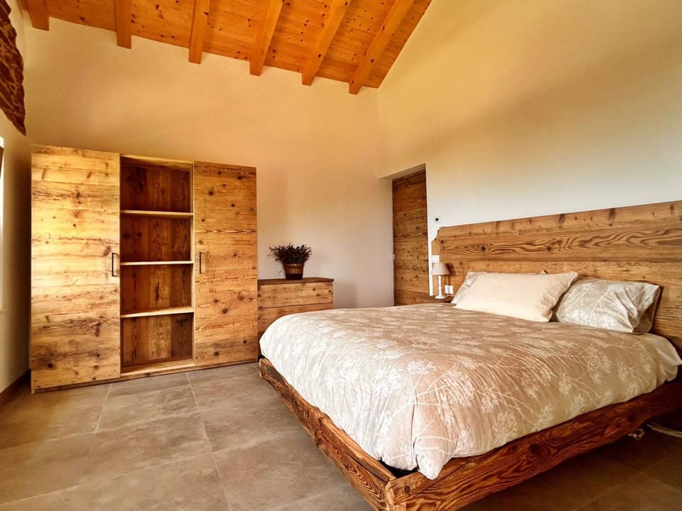 Bed, Photo of the whole room, Bedroom, wardrobe