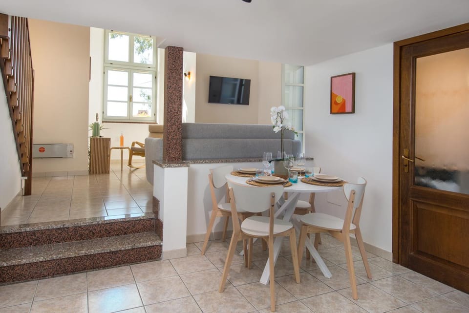 TV and multimedia, Living room, Dining area