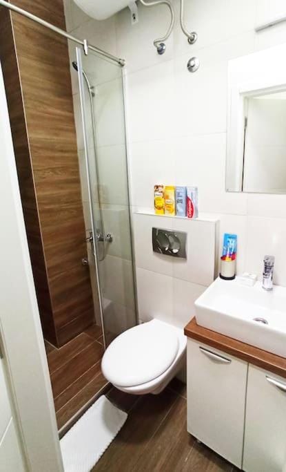 Shower, Toilet, Bathroom