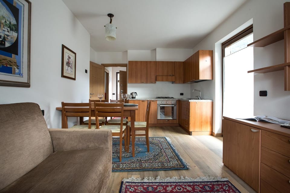 TV and multimedia, Kitchen or kitchenette, Seating area, Dining area