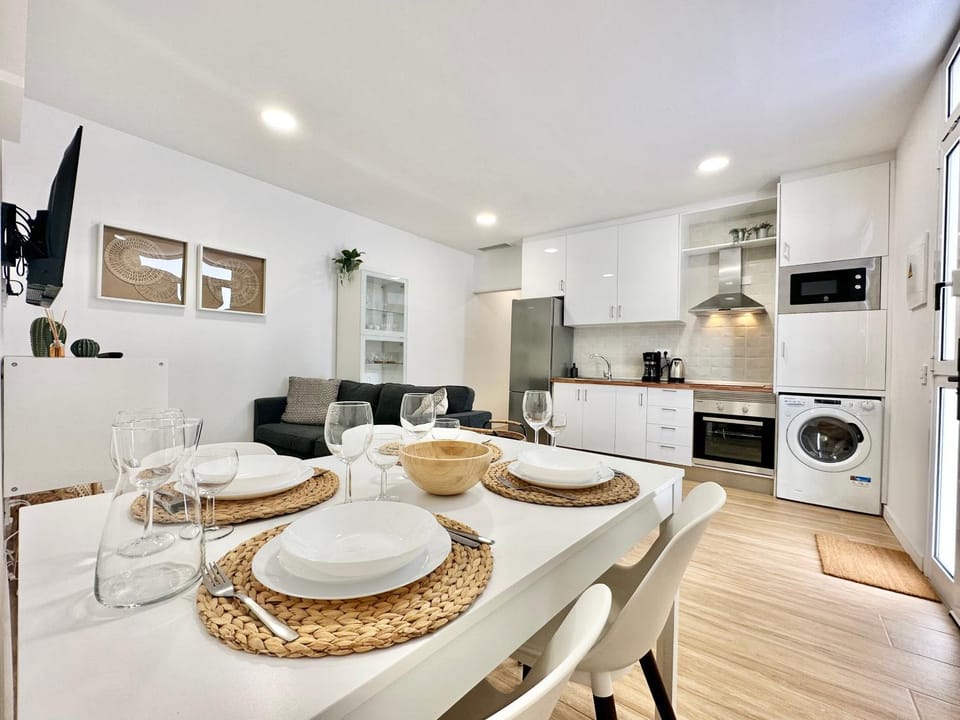 Kitchen or kitchenette, Living room, Seating area, Dining area, oven, stove, washing machine