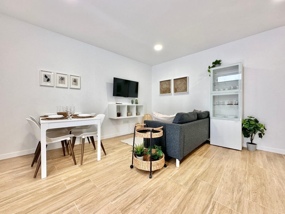 Communal lounge/ TV room, TV and multimedia, Dining area