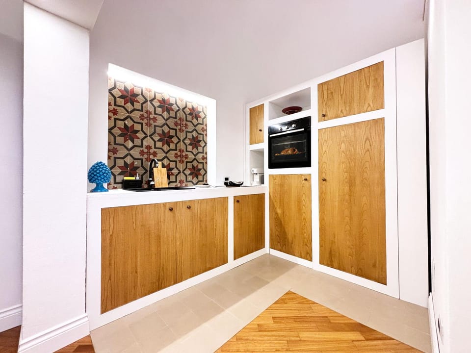Kitchen or kitchenette, oven, pet friendly, stove