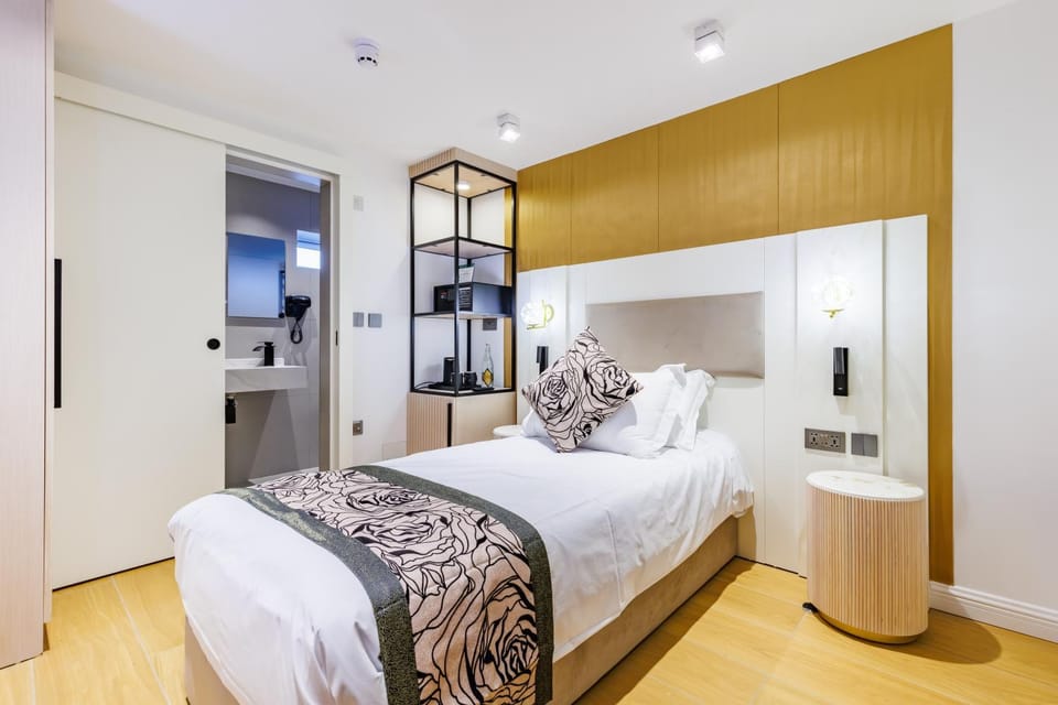 Bed, Photo of the whole room