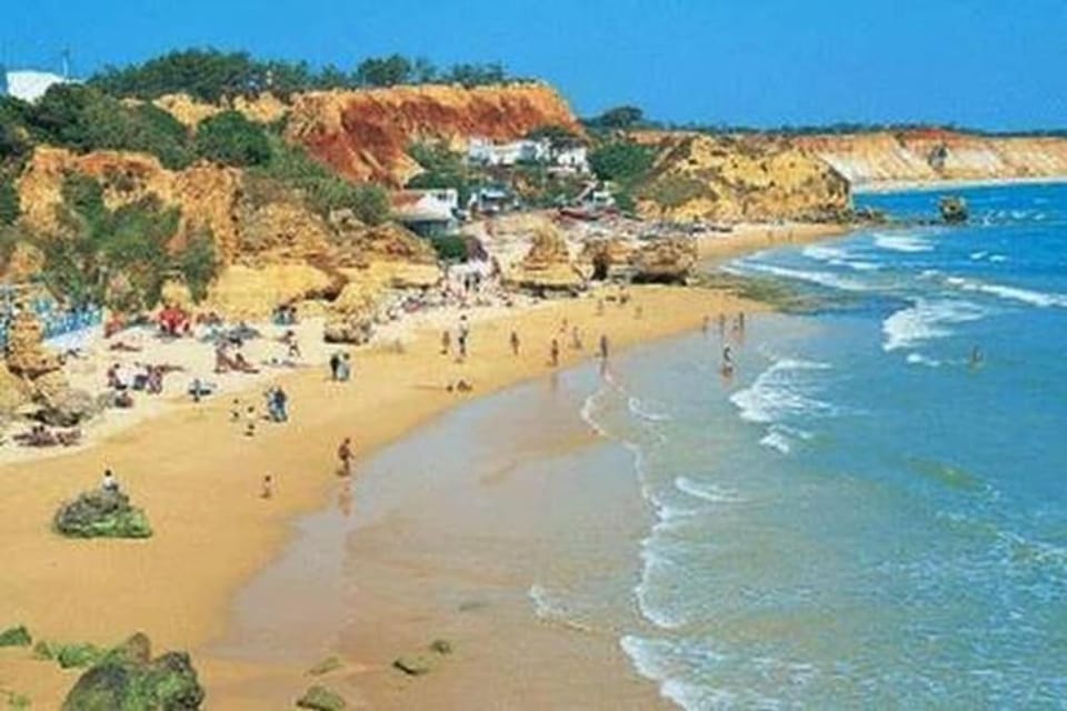 Apart 1 quarto 350m praia Olhos de Água, H Apartment in Olhos de Água
