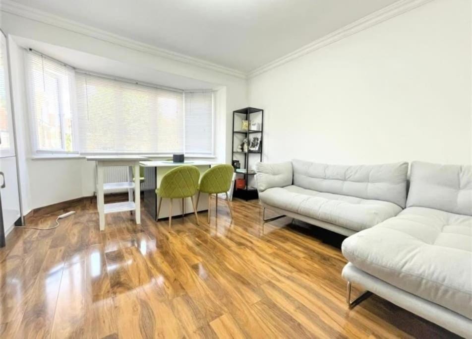 Two bedroom apartment in Dollis Hill Apartment in London