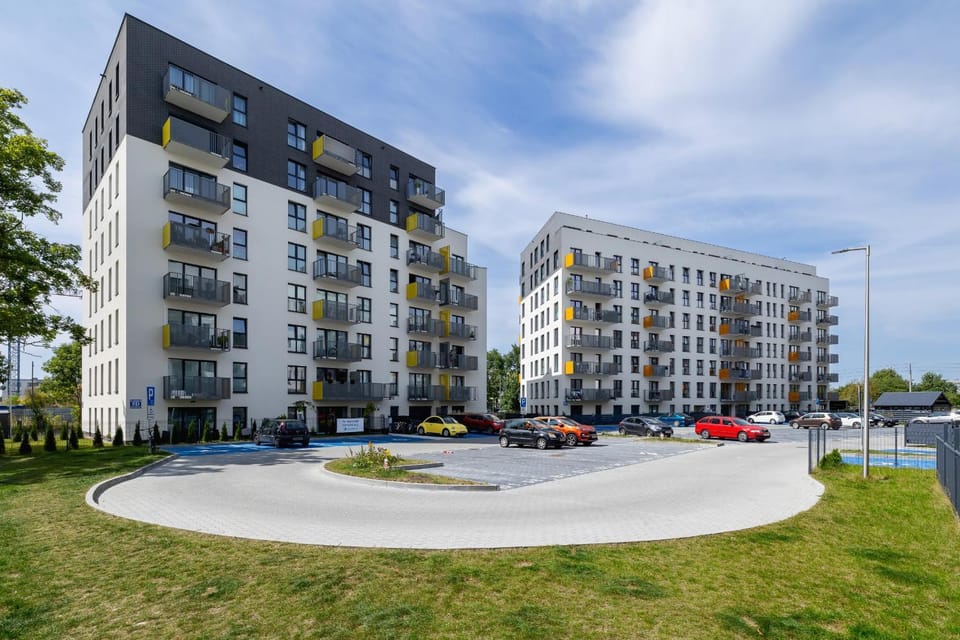 Property building, Facade/entrance, Off site, Day, Neighbourhood, Location