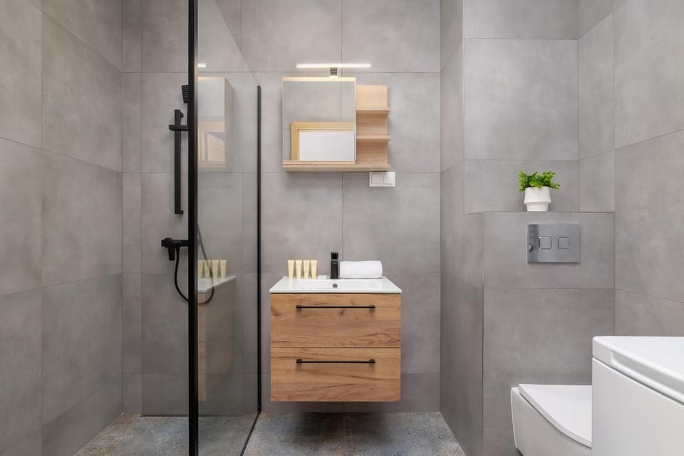 Shower, Toilet, Bathroom