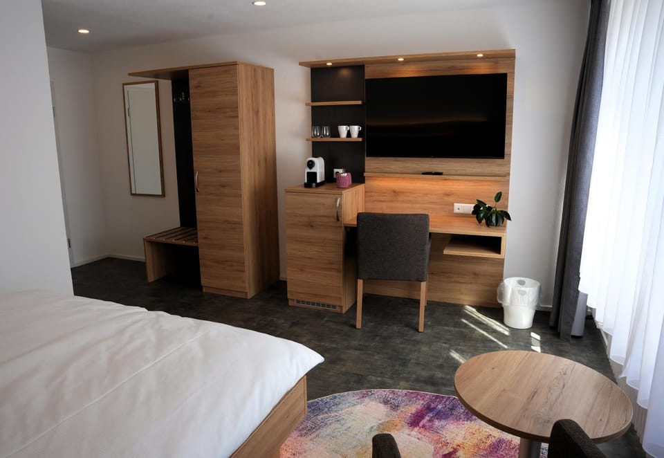 Bed, TV and multimedia, Photo of the whole room, Seating area