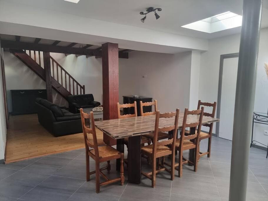 Seating area, Dining area