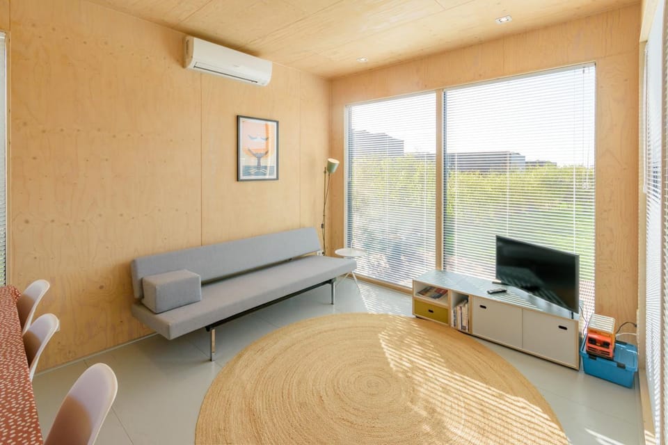 TV and multimedia, Living room, Seating area, air conditioner