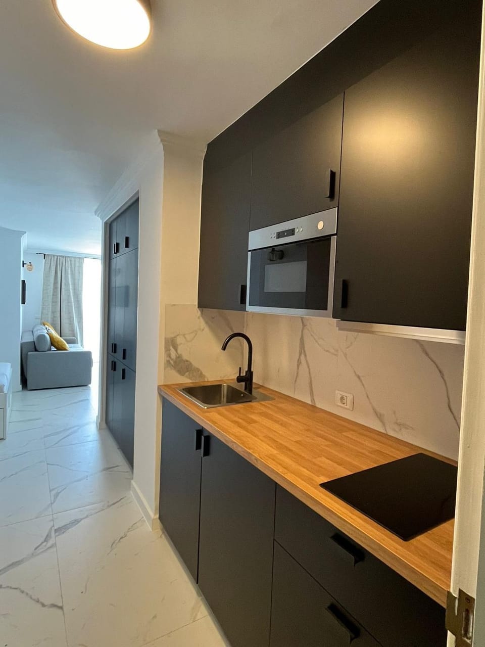 Kitchen or kitchenette, oven