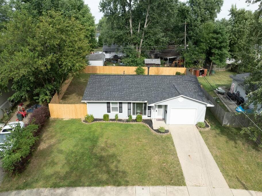 Private Ranch- Entire Home - Hot Tub - Pets & Kids Welcome - King Bed - Fenced Backyard - Free WiFi House in Gahanna