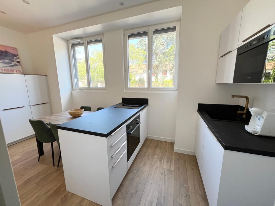 Dining area, kitchen