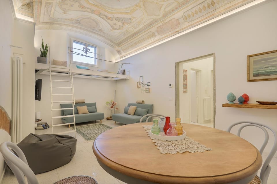 Seating area, Dining area
