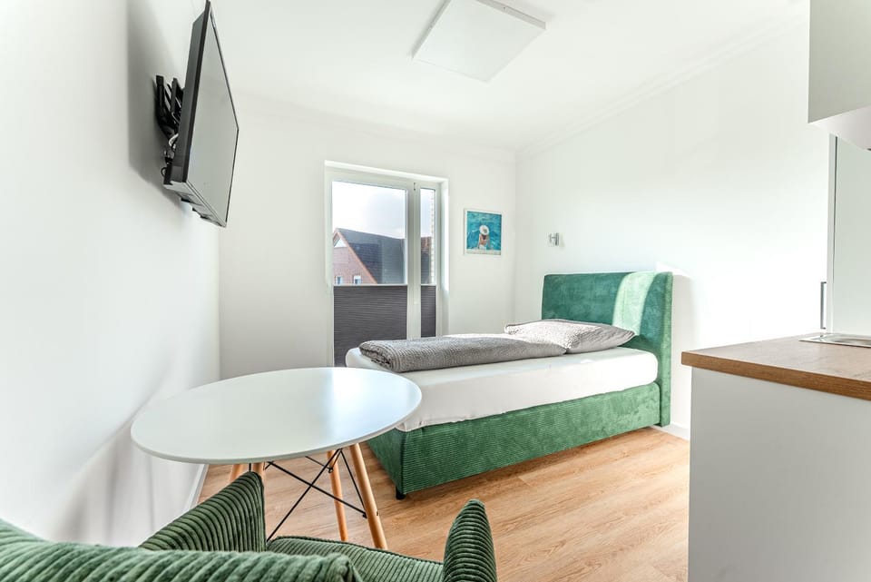 Bed, TV and multimedia, Photo of the whole room