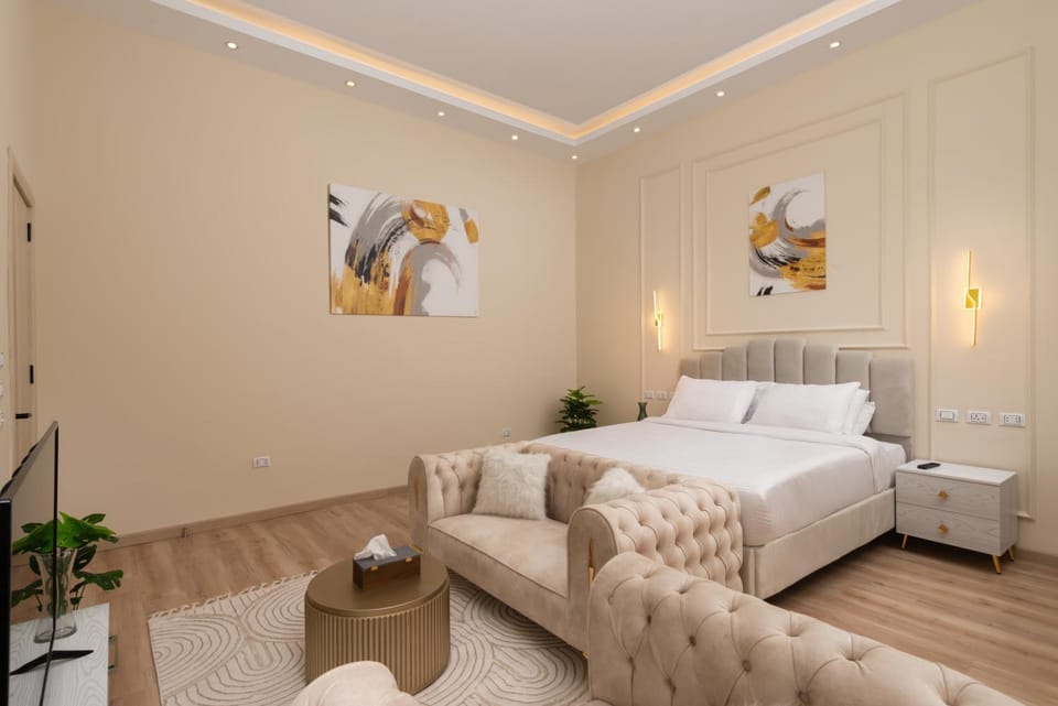 Bed, Living room, Photo of the whole room, Seating area, Bedroom
