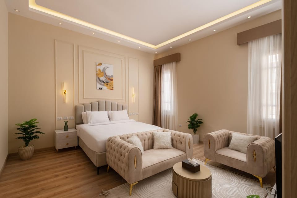 Bed, Living room, Photo of the whole room, Seating area, Bedroom