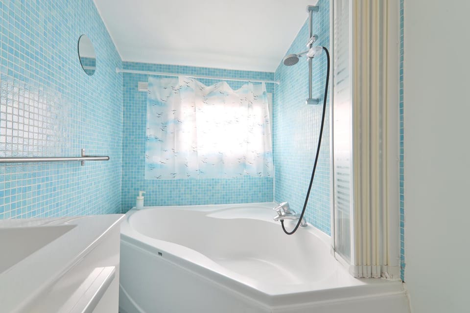 Shower, Bath
