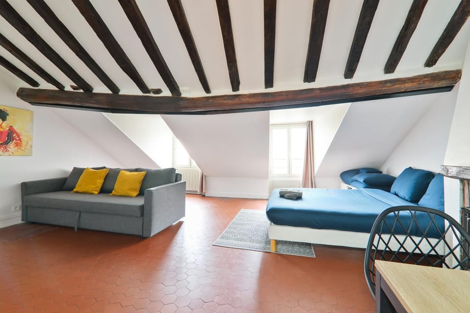 Bed, Living room
