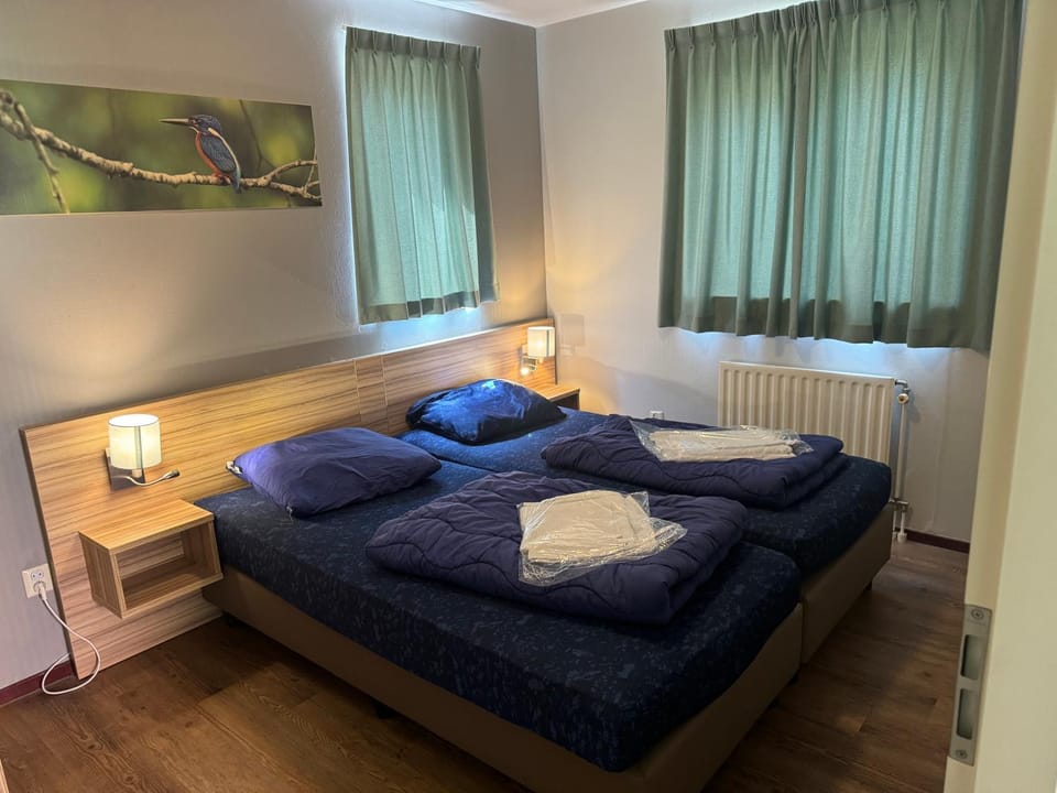 Bed, Photo of the whole room, Bedroom, towels, Internal: Not applicable to any particular room