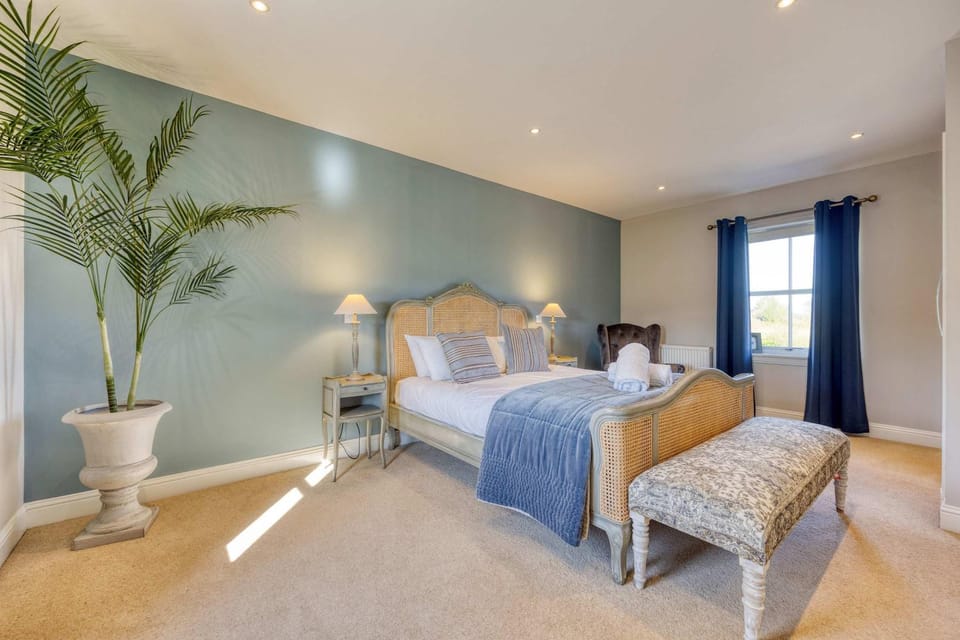 Stunning 4 Bedroom Farmhouse House in Scotland