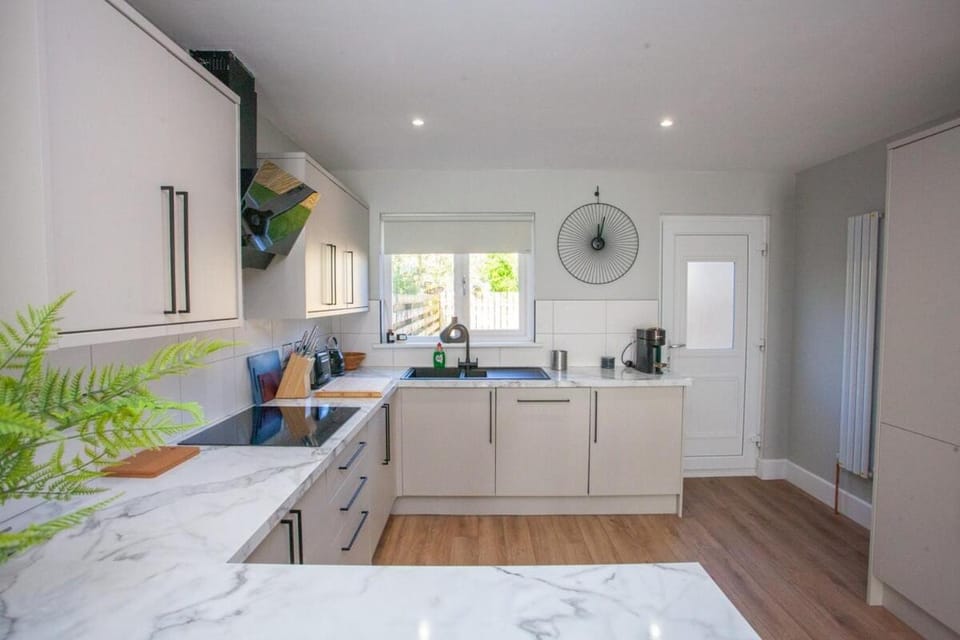 Stylish and Modern 2 Bed House House in Glasgow