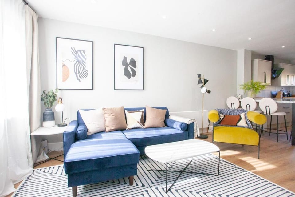 Stylish and Modern 2 Bed House House in Glasgow