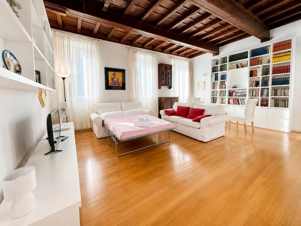 Leonina Luxury Euroform Apartment in Rome