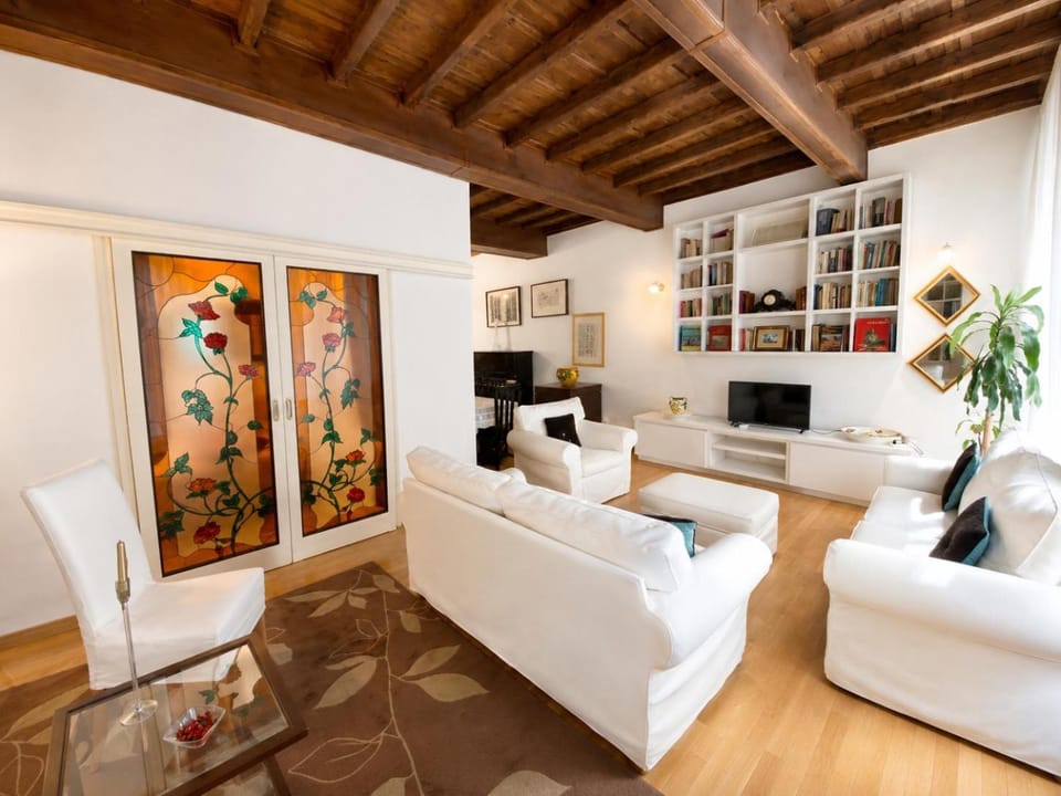 Leonina Luxury Euroform Apartment in Rome