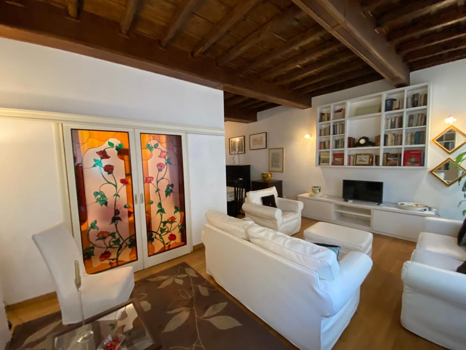 Leonina Luxury Euroform Apartment in Rome