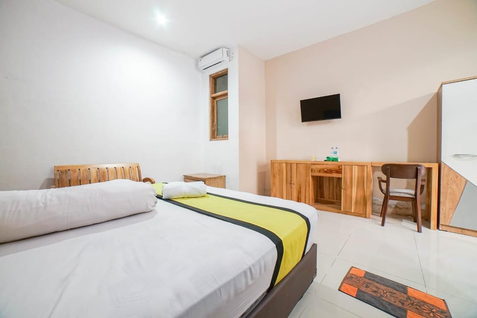 TV and multimedia, Photo of the whole room, Seating area, Bedroom