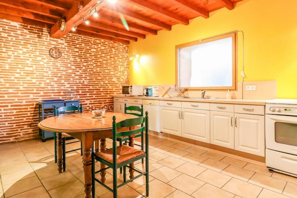 Kitchen or kitchenette, pet friendly