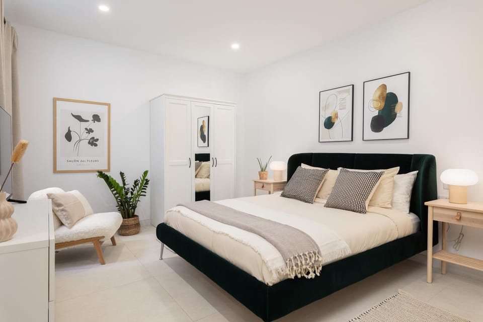 Modern 2BR Apartment with Outside Furniture - Close to Sliema, Saint Julians & Valletta Apartment in Malta